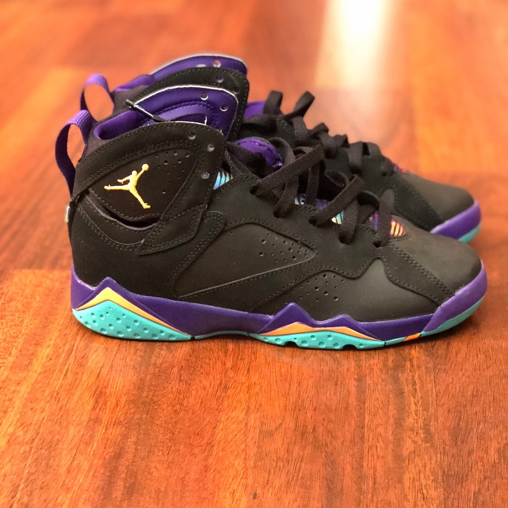 Jordan Lola Bunny 7’s